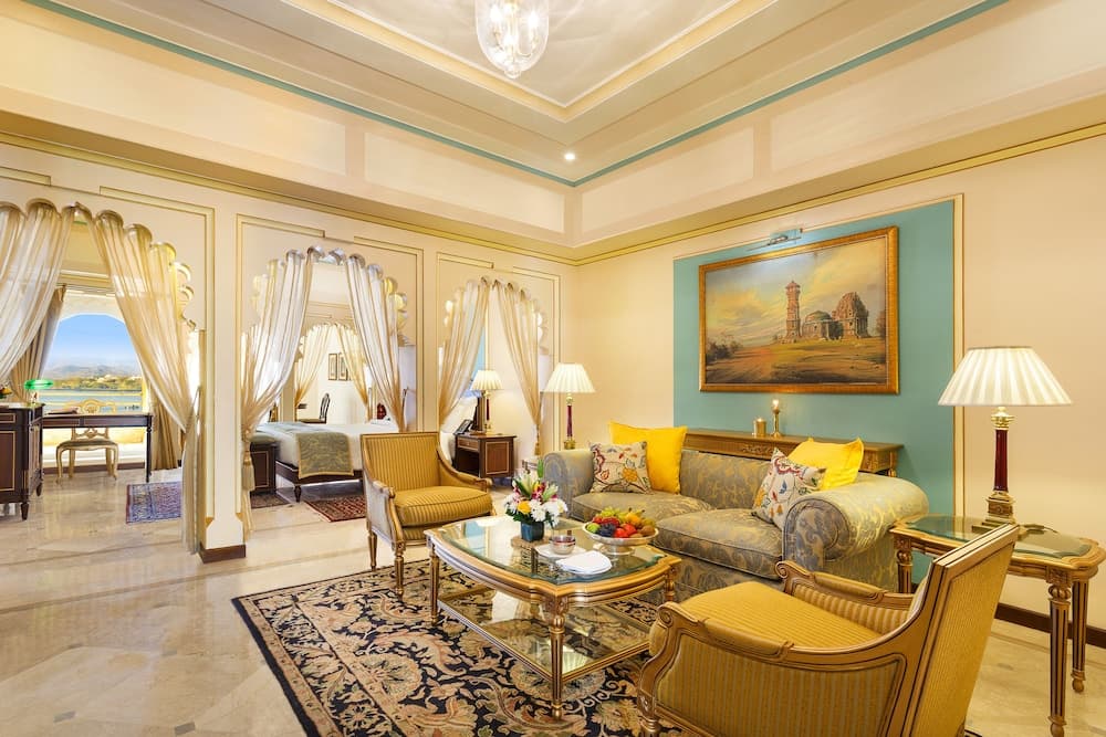 Suite King Courtyard View Room