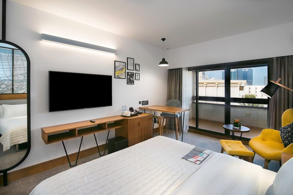 Club King Room