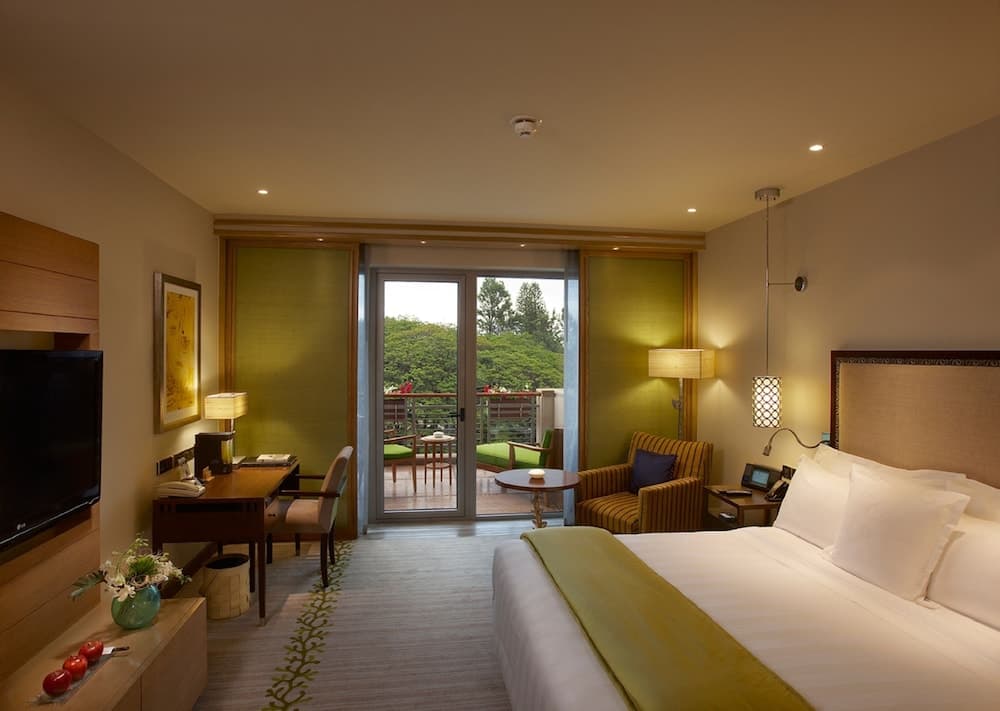Queen Balcony Room
