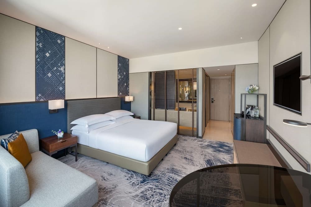 Club King River View Room