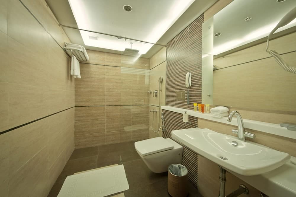 Executive Twin Smoking Room