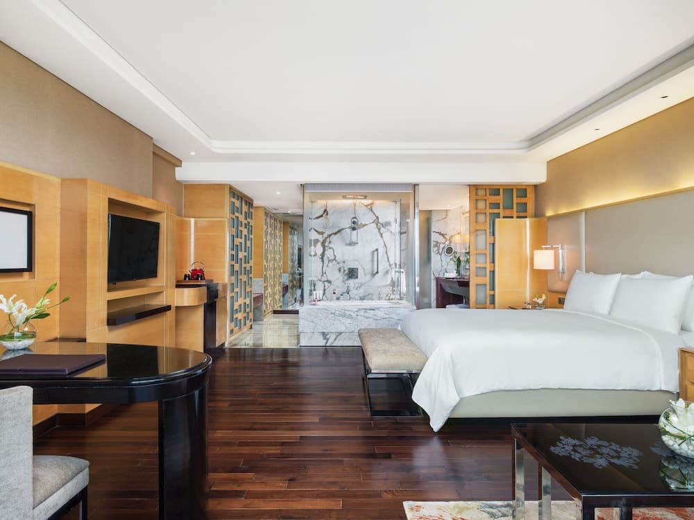 Executive King City View Room