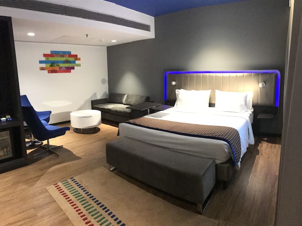 Business King Room