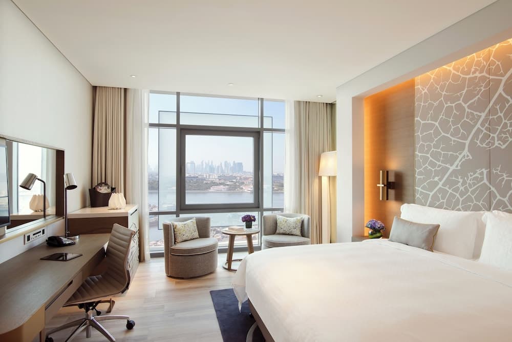 Club King Room