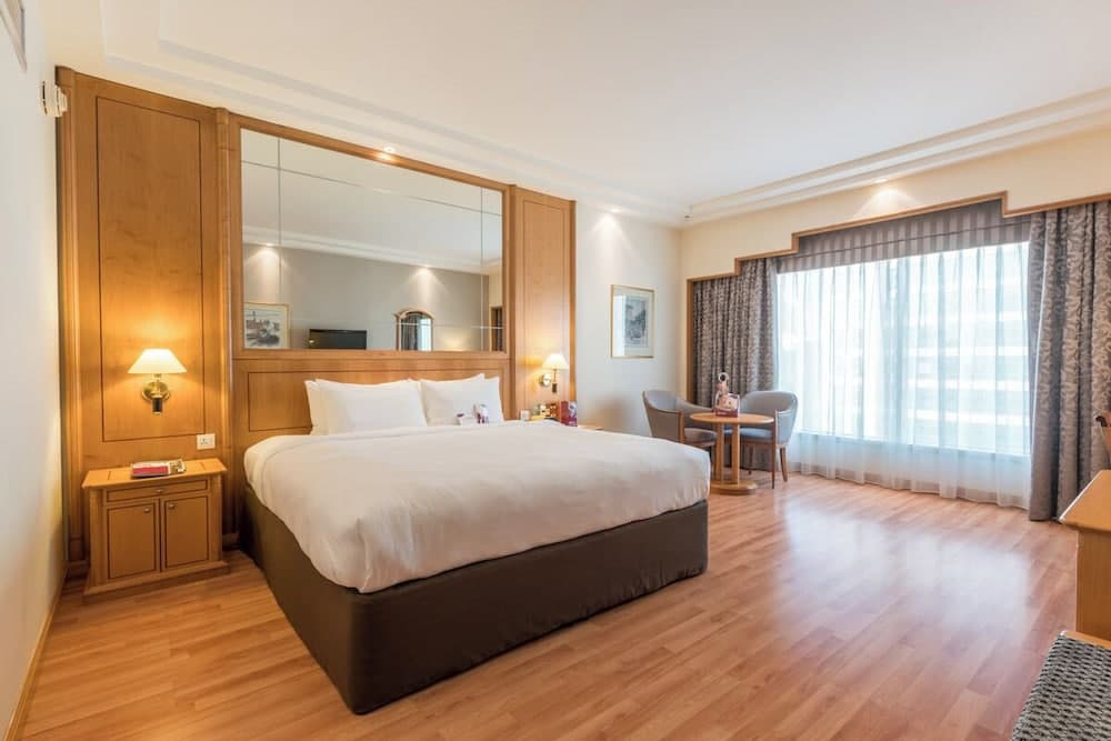 Club King Room