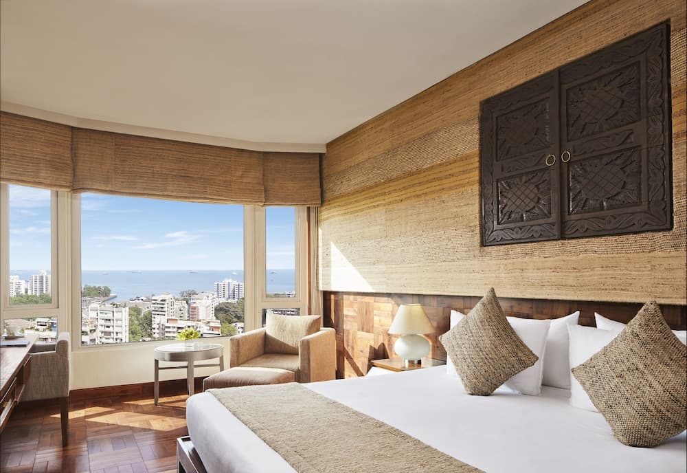 Deluxe Queen City View Room