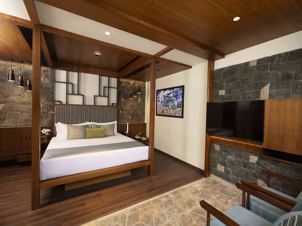Premium Honeymoon Room with Plunge Pool