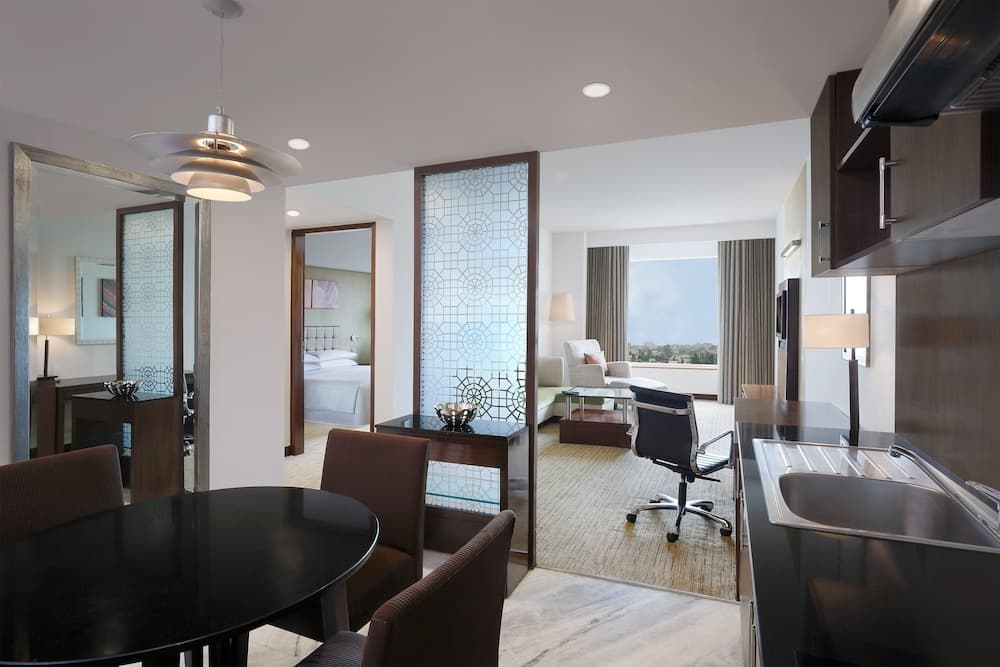 Club King Room