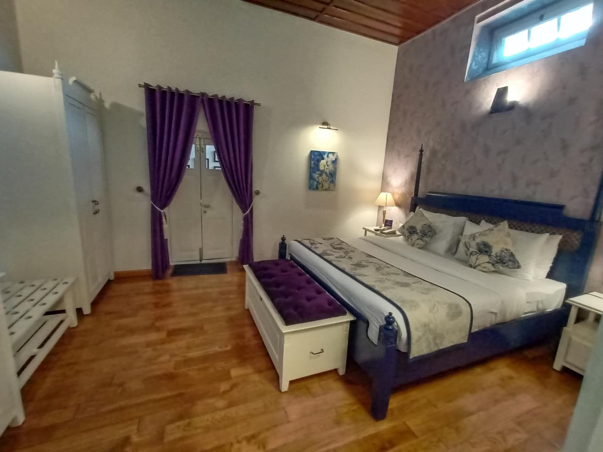 Deluxe Double Room (2 Adults + 1 Child)
