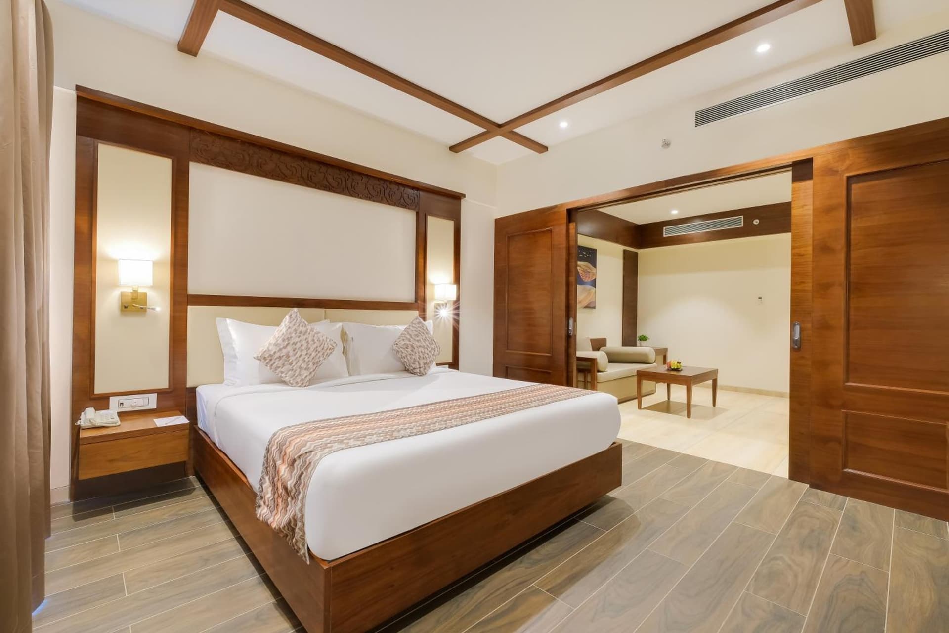 Hazel Suite, with Bathtub, Balcony and Mountain View