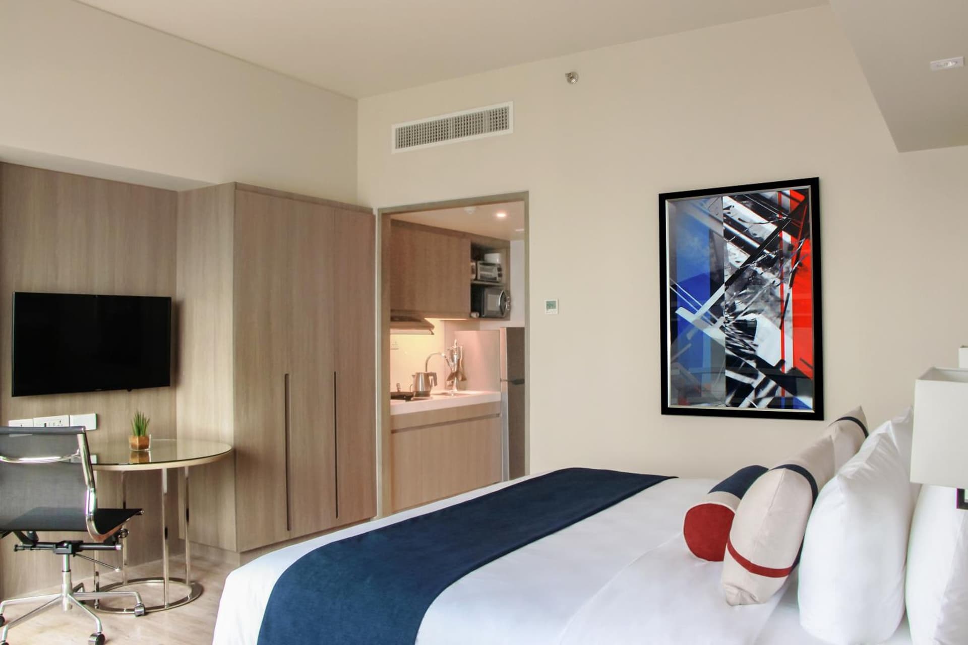 1 King Bed, Studio Room with Kitchenette