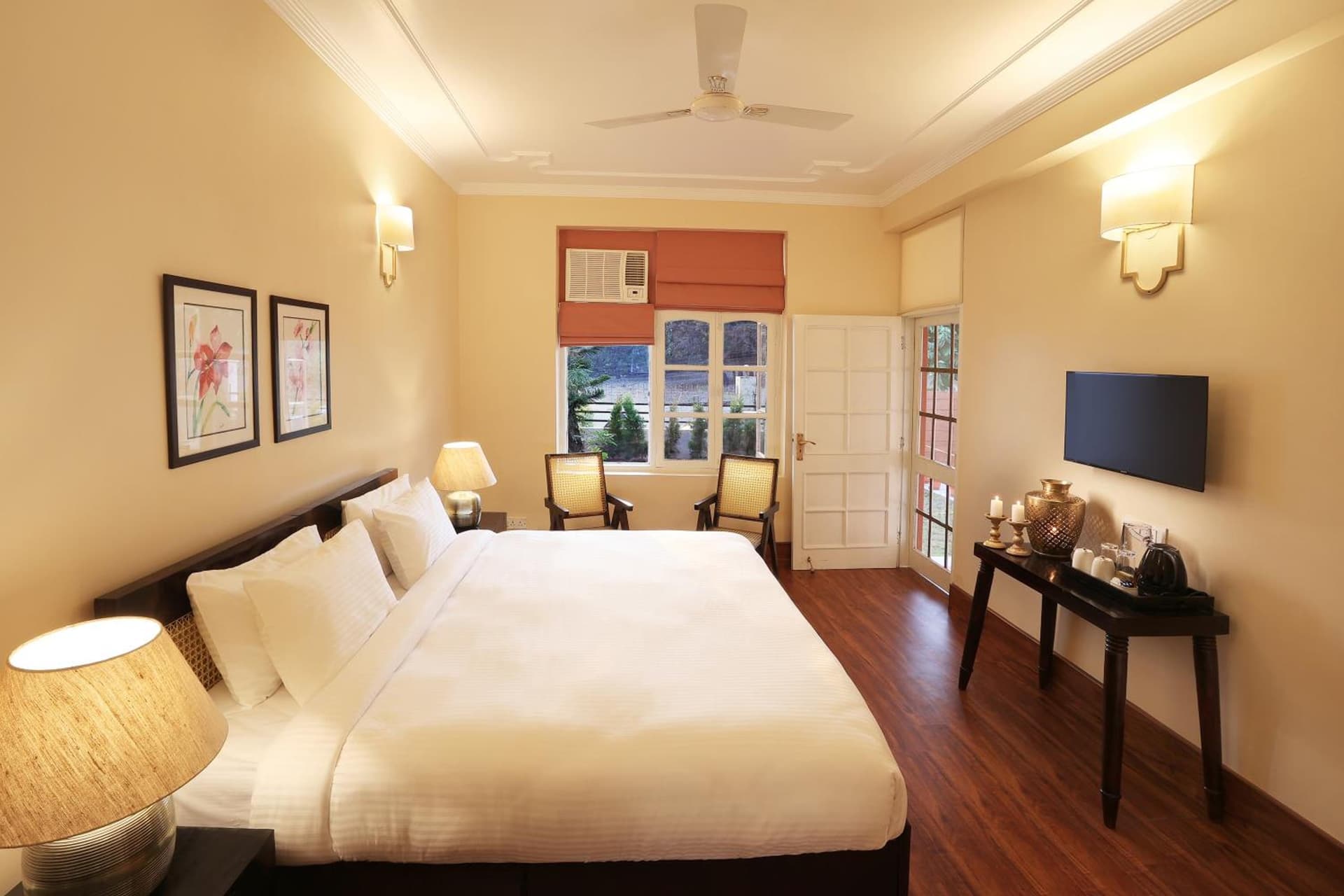 Cottagewith anytime breakfast, 24*7 butler Service & Flexible check in & check out (Subject to availability)