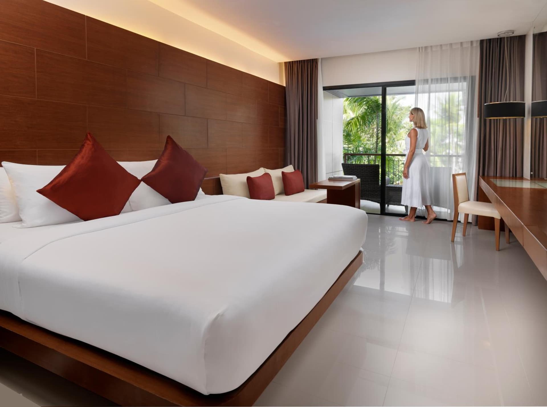 Superior King Room with Pool View and Balcony