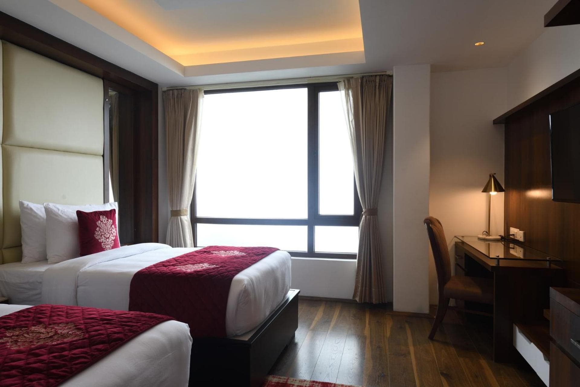 Deluxe Twin Room with Mobility Access and Valley View