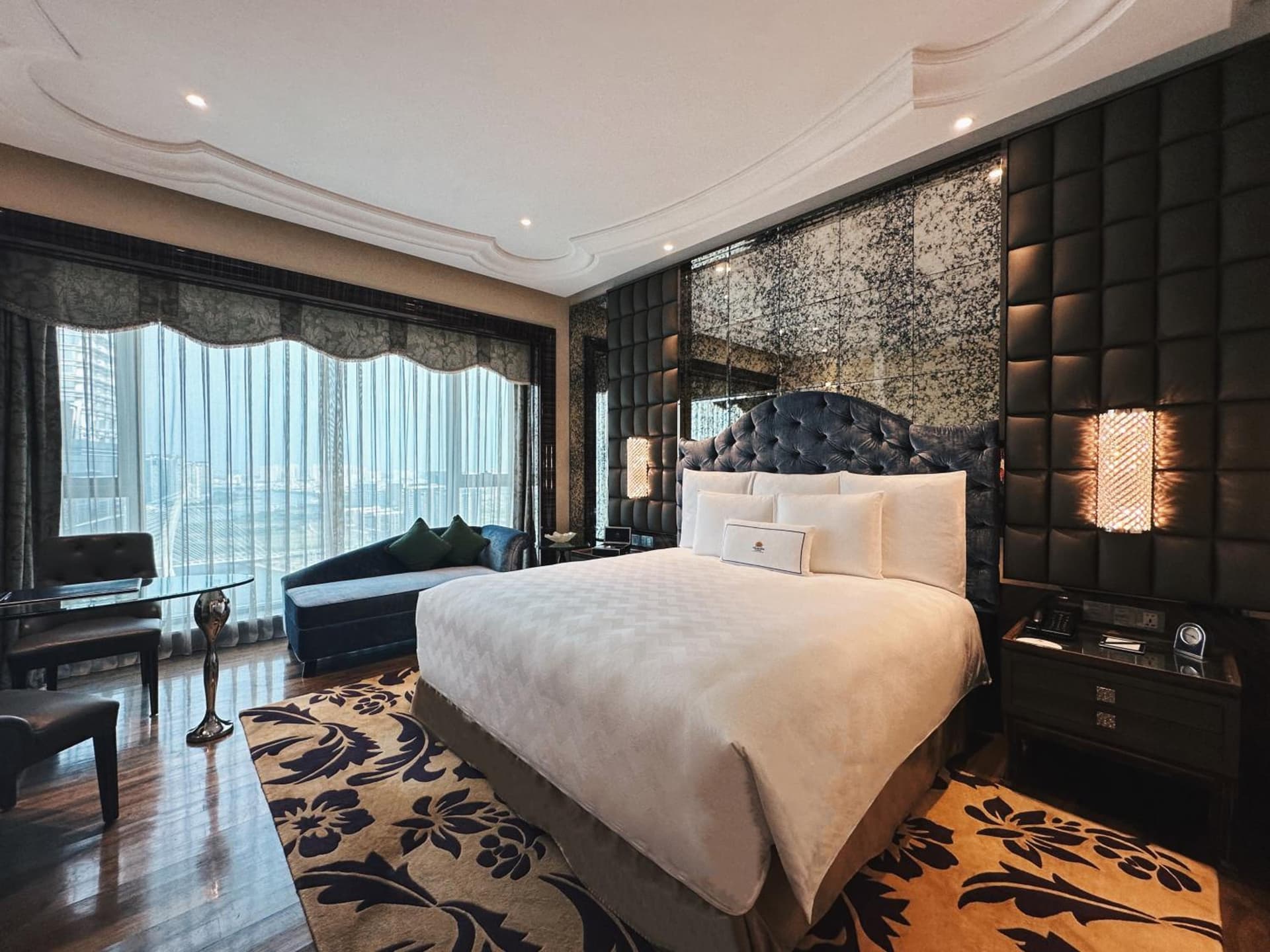 Deluxe King Room High Floor
