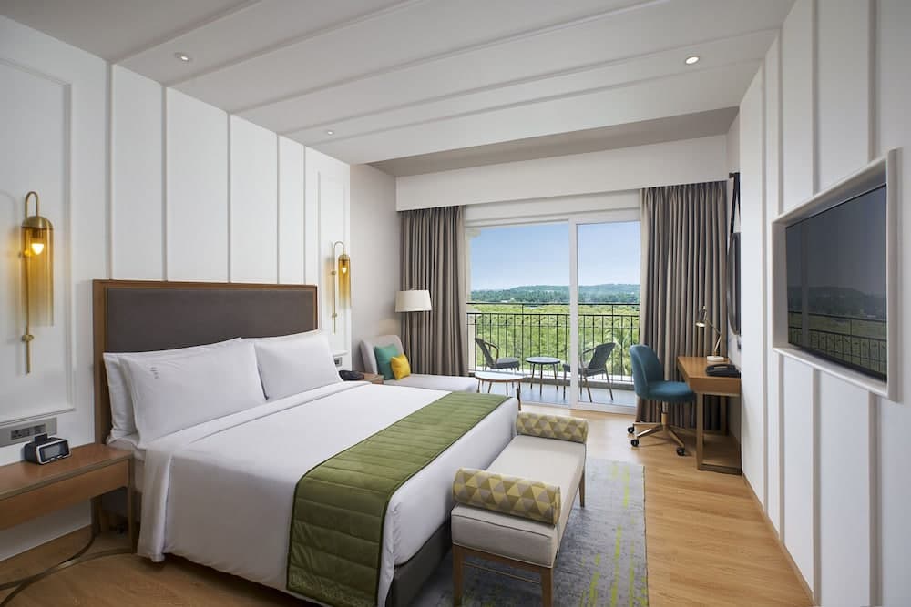 Standard Room, 1 King Bed, Balcony